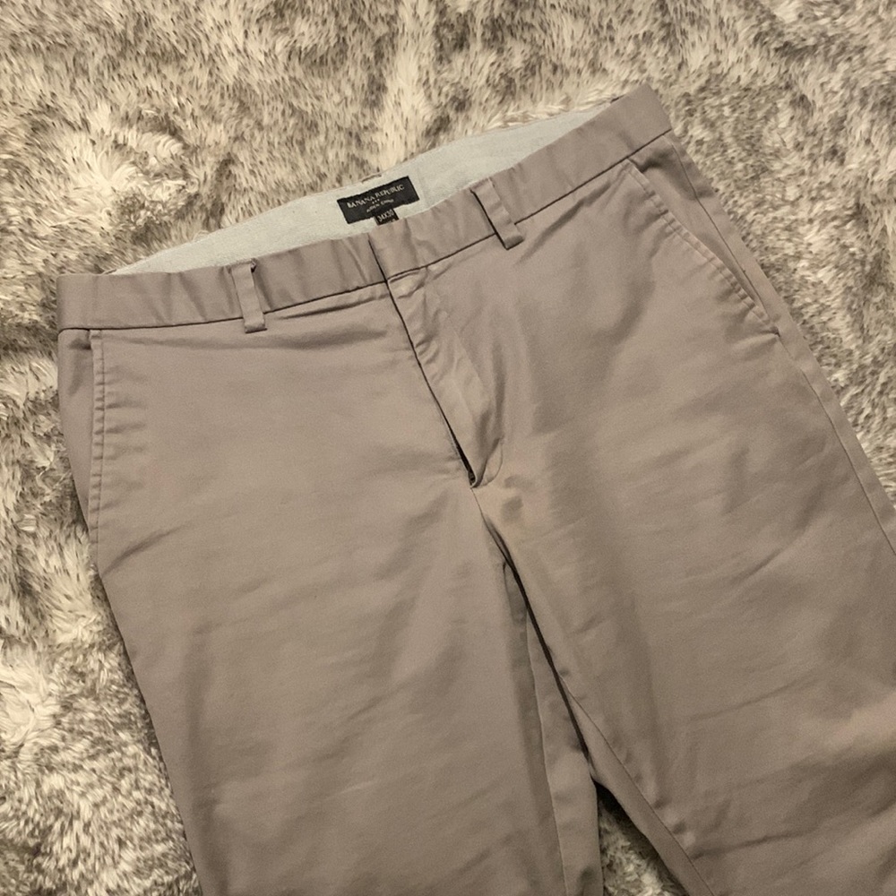 Mens Banana Republic grey stretch Aiden Chino. Size 34x30.